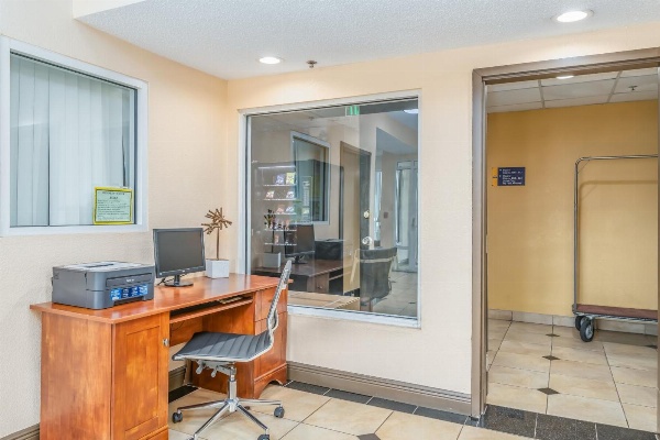 Days Inn by Wyndham Coliseum Montgomery AL image 2