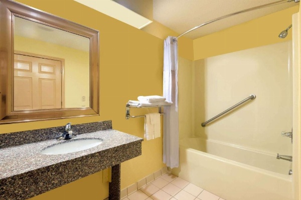 Days Inn by Wyndham Coliseum Montgomery AL image 21